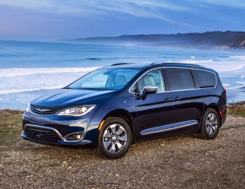 2017–20 Chrysler Pacifica Hybrid Limited (RU) '2016–20