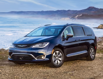 2017–20 Chrysler Pacifica Hybrid Limited (RU) '2016–20