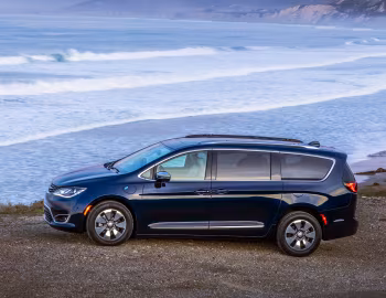 2017–20 Chrysler Pacifica Hybrid Limited (RU) '2016–20