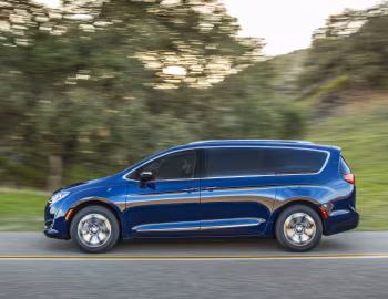 2017–20 Chrysler Pacifica Hybrid Limited (RU) '2016–20