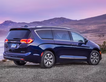 2017–20 Chrysler Pacifica Hybrid Limited (RU) '2016–20