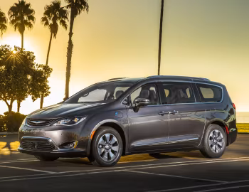 2017–20 Chrysler Pacifica Hybrid Limited (RU) '2016–20
