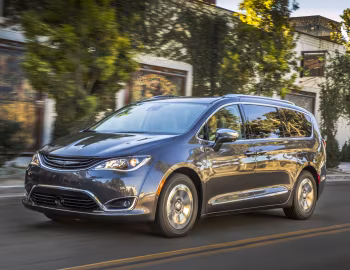 2017–20 Chrysler Pacifica Hybrid Limited (RU) '2016–20