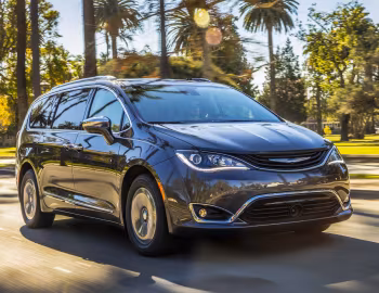 2017–20 Chrysler Pacifica Hybrid Limited (RU) '2016–20
