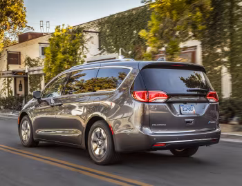 2017–20 Chrysler Pacifica Hybrid Limited (RU) '2016–20