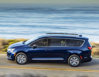 2017–20 Chrysler Pacifica Hybrid Limited (RU) '2016–20
