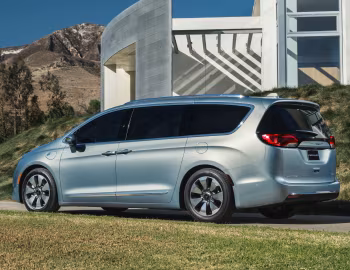 2017–20 Chrysler Pacifica Hybrid Limited (RU) '2016–20