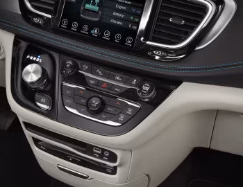 Interior 2017–20 Chrysler Pacifica Hybrid Limited (RU) '2016–20