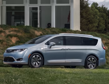 2017–20 Chrysler Pacifica Hybrid Limited (RU) '2016–20