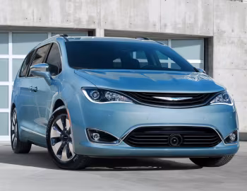 2017–20 Chrysler Pacifica Hybrid Limited (RU) '2016–20