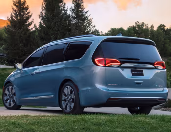 2017–20 Chrysler Pacifica Hybrid Limited (RU) '2016–20
