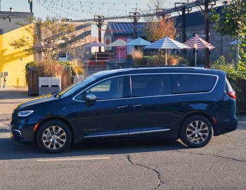 2021–25 Chrysler Pacifica Hybrid Pinnacle (RU) '2020–25