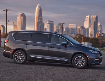 2021–25 Chrysler Pacifica Hybrid Pinnacle (RU) '2020–25