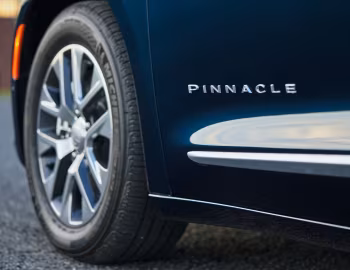 2021–25 Chrysler Pacifica Hybrid Pinnacle (RU) '2020–25