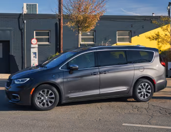 2021–25 Chrysler Pacifica Hybrid Pinnacle (RU) '2020–25
