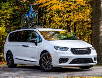 2023–24 Chrysler Pacifica Hybrid "Road Tripper" (RU) '2023–24