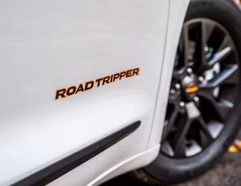 2023–24 Chrysler Pacifica Hybrid "Road Tripper" (RU) '2023–24