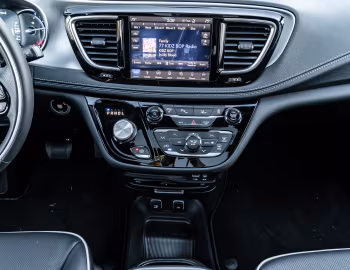 Interior 2019–20 Chrysler Pacifica Hybrid S Appearance Package (RU) '2018–20