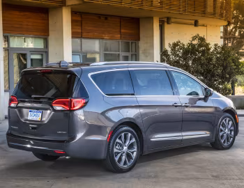 2017–20 Chrysler Pacifica Limited (RU) '2016–20