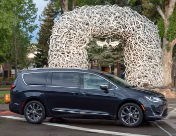 2017–20 Chrysler Pacifica Limited (RU) '2016–20