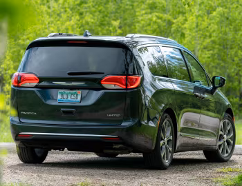 2017–20 Chrysler Pacifica Limited (RU) '2016–20