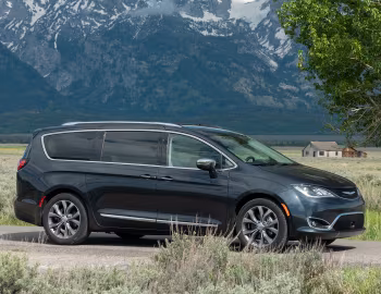 2017–20 Chrysler Pacifica Limited (RU) '2016–20