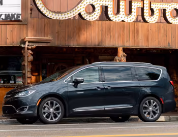 2017–20 Chrysler Pacifica Limited (RU) '2016–20
