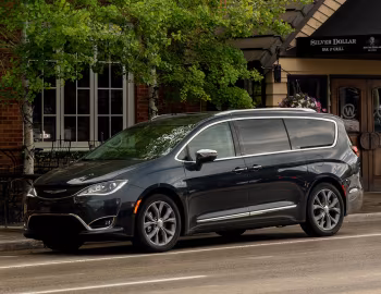 2017–20 Chrysler Pacifica Limited (RU) '2016–20