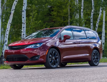 2019–20 Chrysler Pacifica Limited "35th Anniversary" (RU) '2019