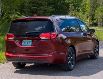 2019–20 Chrysler Pacifica Limited "35th Anniversary" (RU) '2019