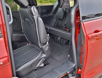 Interior 2027 Chrysler Pacifica Limited S Appearance Package AWD (RU) '2026