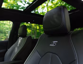 Interior 2027 Chrysler Pacifica Limited S Appearance Package AWD (RU) '2026