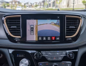 Interior 2027 Chrysler Pacifica Pinnacle AWD (RU) '2026