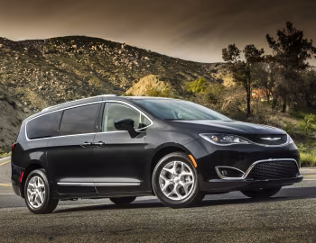 2017–20 Chrysler Pacifica Touring-L Plus (RU) '2016–20