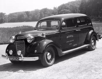 1937 Chrysler Royal Sedan Ambulance (C-16)