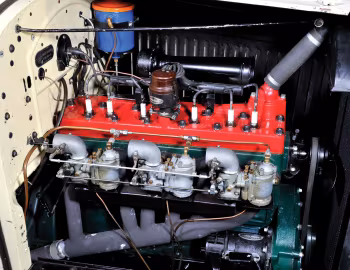 Bajo el capó 1929 Chrysler Series 75 Roadster
