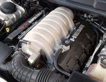 Bajo el capó 2005–08 Chrysler 300C SRT8 [North America] (LX) '2005–08