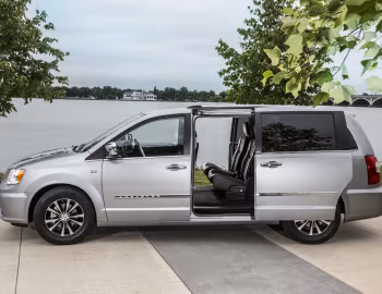 2014 Chrysler Town & Country "30th Anniversary" (RT) '2013–14