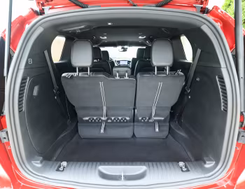 Ambos 2025–26 Chrysler Voyager (RU) '2024–26