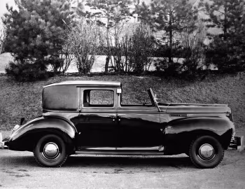 1940 Chrysler Windsor Formal Town Sedan