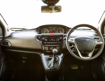 Panel frontal Chrysler Ypsilon [Japan] '2012–14