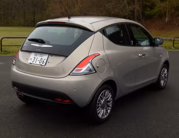 Chrysler Ypsilon [Japan] '2012–14