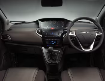 Panel frontal Chrysler Ypsilon [Japan] '2012–14