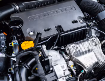 Sous la capuche Citroën Basalt "Dark Edition" Turbo [Latam] '2025–pr.