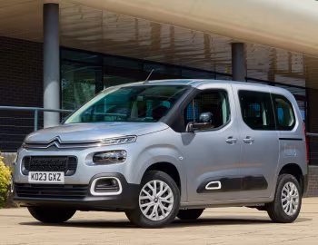 Citroën Berlingo Feel [UK-spec] '2023–24