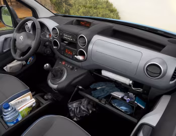 Интерьер Citroën Berlingo Multispace [Worldwide] '2008–12