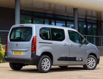 Citroën Berlingo Feel [UK-spec] '2023–24