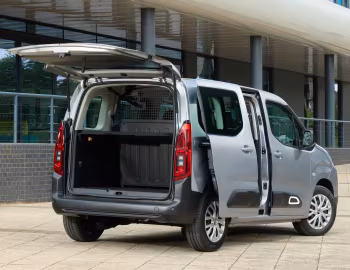 Citroën Berlingo Feel [UK-spec] '2023–24