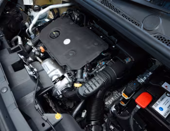 Sous la capuche Citroën Berlingo Feel [UK-spec] '2023–24