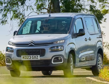 Citroën Berlingo Feel [UK-spec] '2023–24